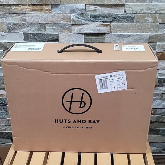 Huts and Bay Cat Diamond Cushion - Picture 5 of 10